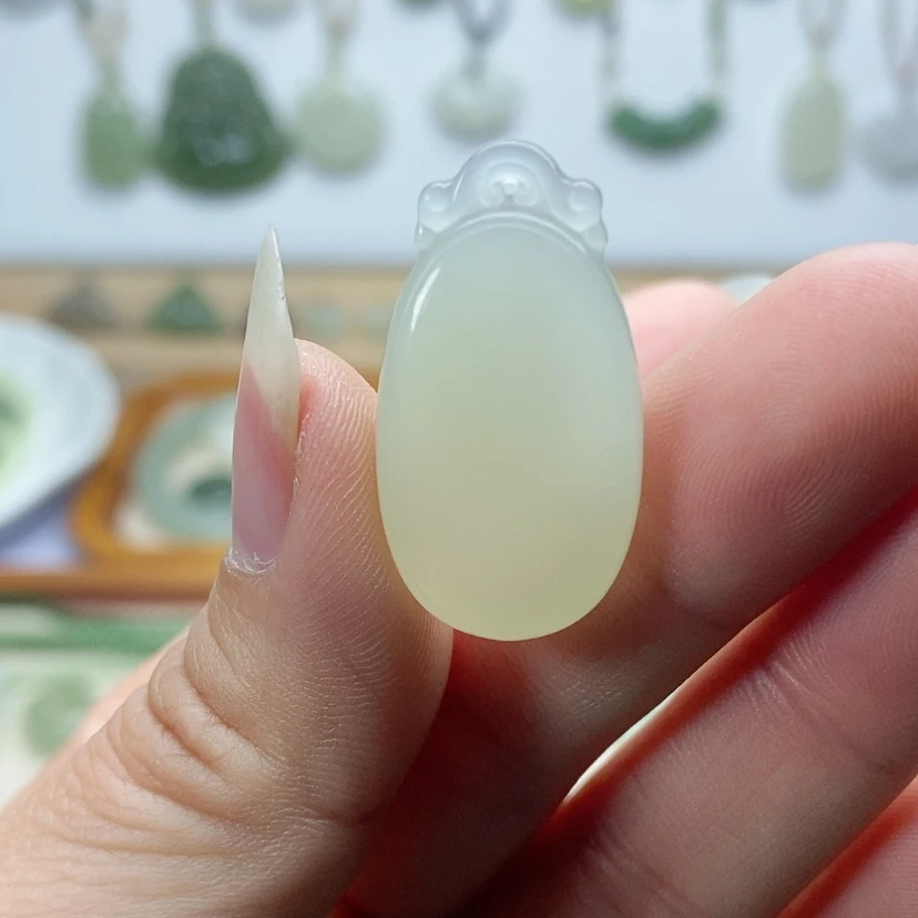 【闪购商品】颈饰未镶嵌和田玉