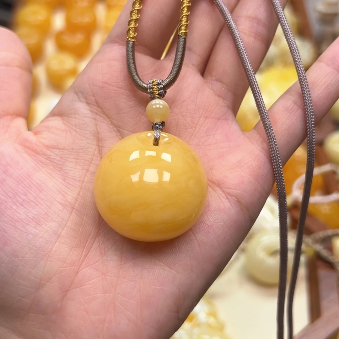 琥珀未镶嵌颈饰蜜蜡
