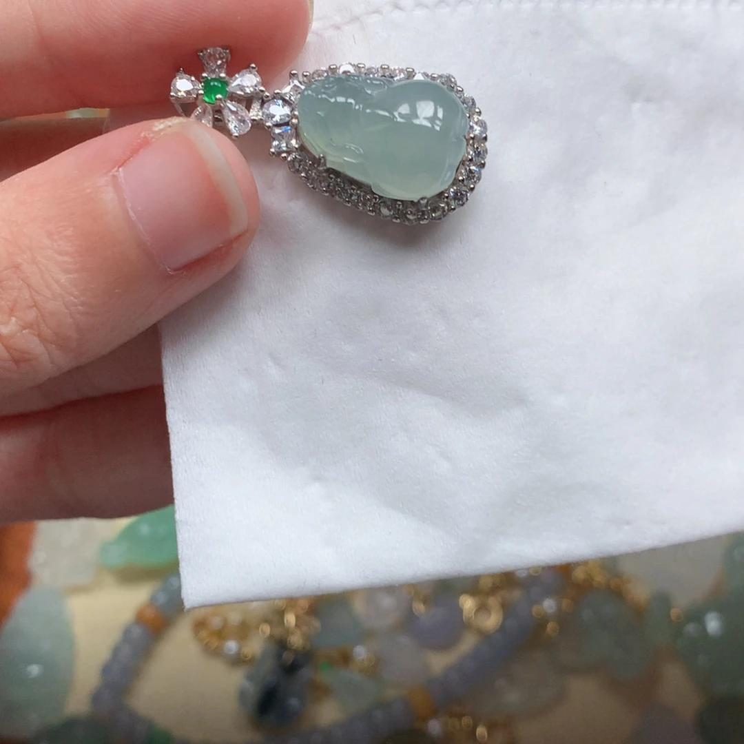 i***3颈饰未镶嵌翡翠闪