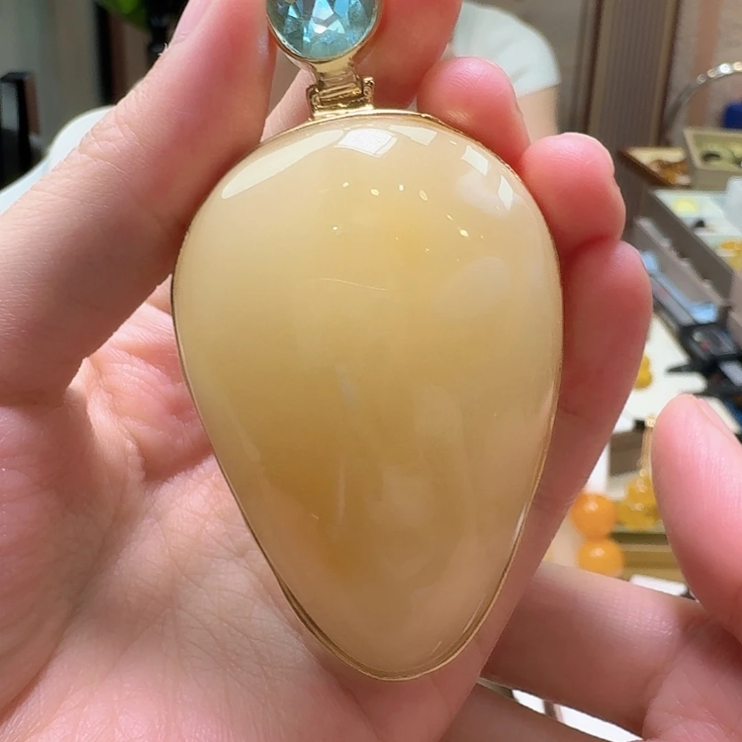 琥珀未镶嵌颈饰吊坠