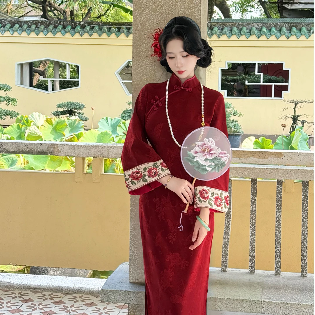 LHMknk1活动画报夫人原创自制订婚刺绣旗袍礼服女红墙蝴蝶倒大袖