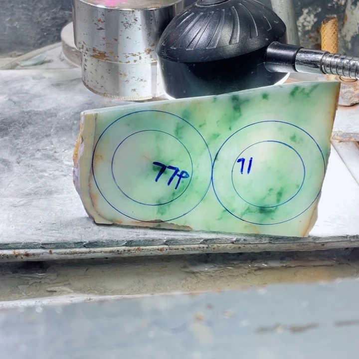 奥***奥未镶嵌手镯定制翡翠虎虎珠宝手镯定制
