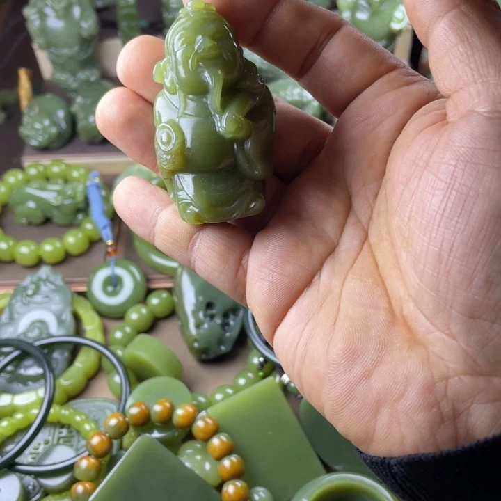 岫岩老玉（透闪石质玉）未镶嵌颈饰