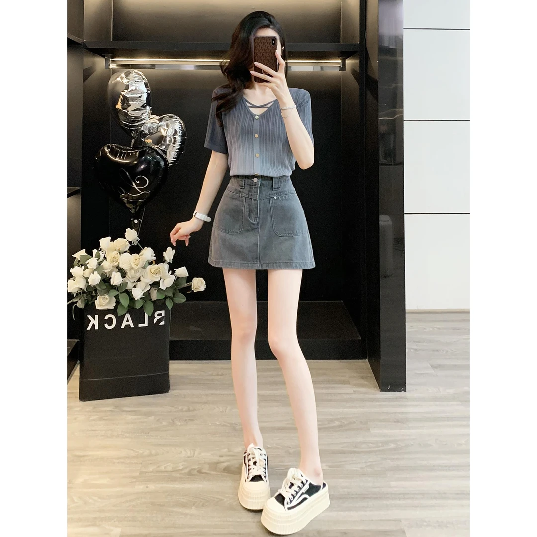 巨好看的夏装一整套显瘦气质V领冰丝针织衫牛仔短裙小个子两件套