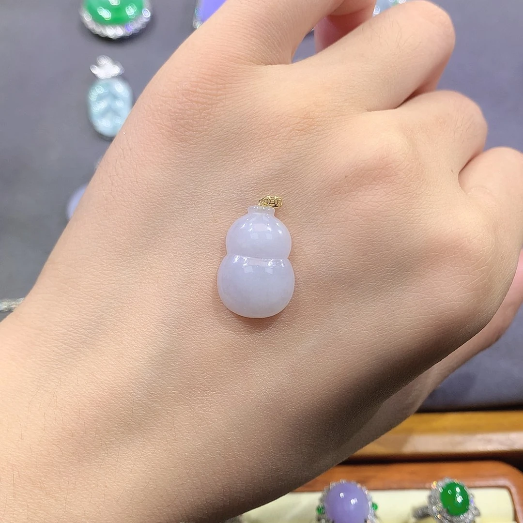 颈饰18K金镶嵌翡翠葫芦吊坠