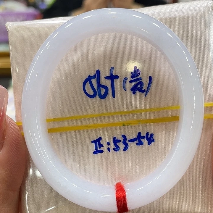 翡翠手镯未镶嵌翡翠手镯