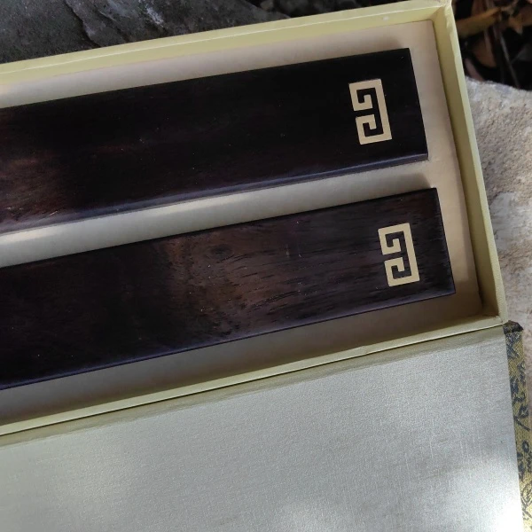 黑檀木镇尺摆件文房四宝长29.6cm宽4cm厚2.3cm