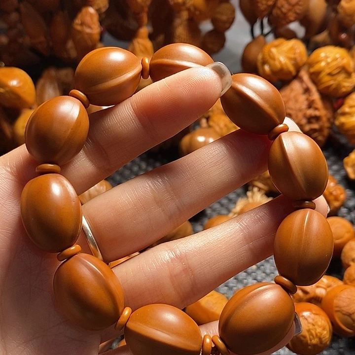 吊坠橄榄核鲨鱼背