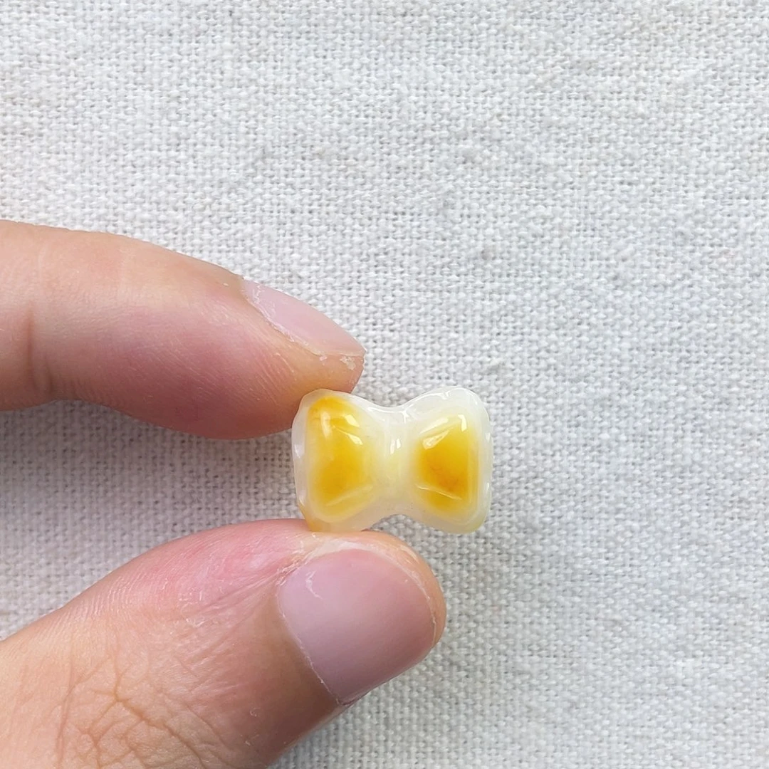 琥珀未镶嵌裸石蝴蝶结
