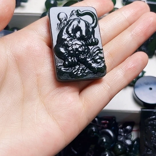 籽***芽蛇纹石玉未镶嵌颈饰