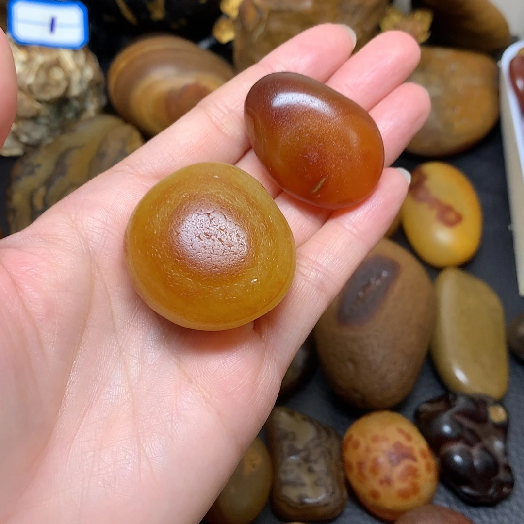 玛瑙原石玻璃皮手把件