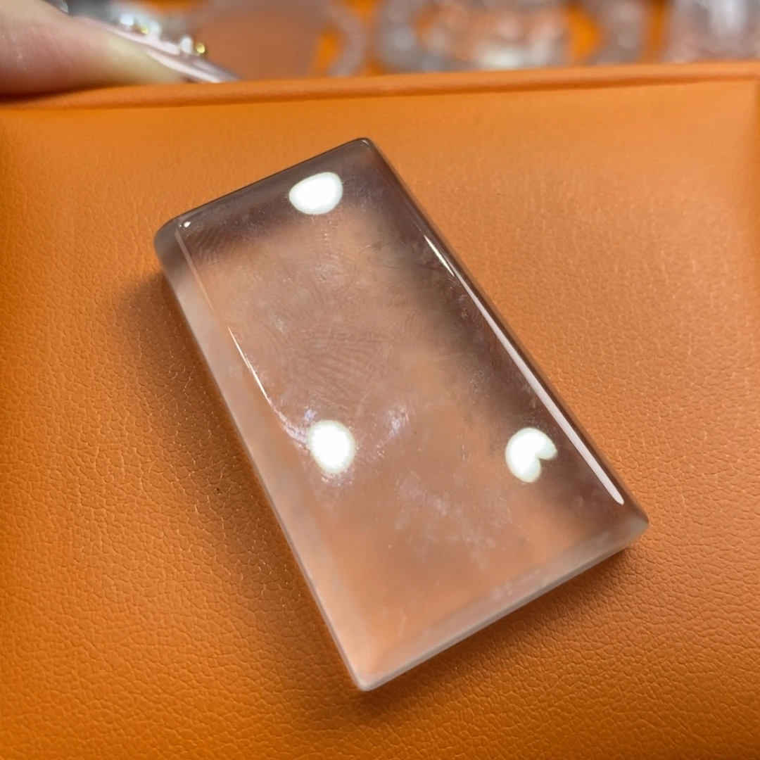 石英质玉项圈未镶嵌何****。