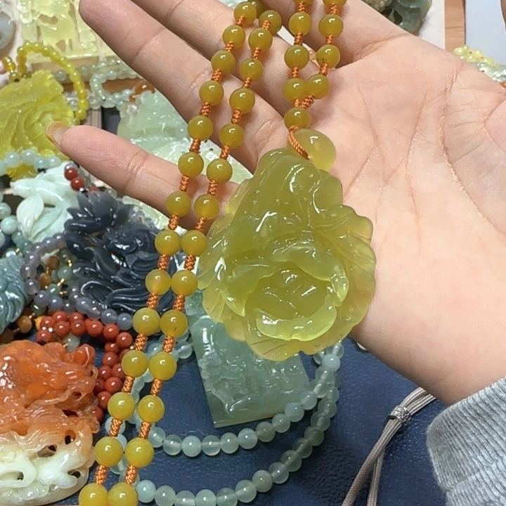 未镶嵌蛇纹石玉吊坠