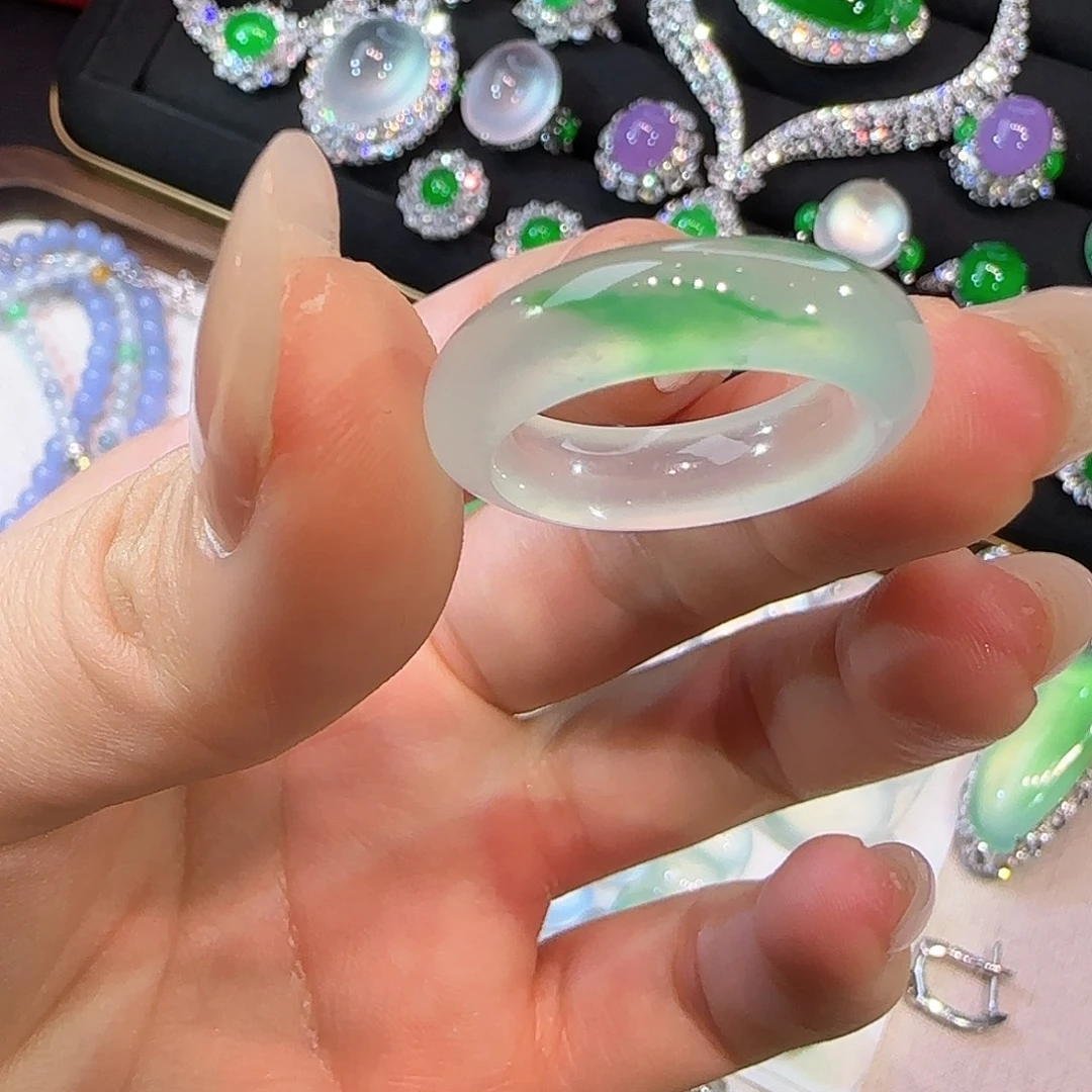 翡翠18K金镶嵌颈饰16圈口