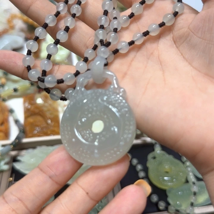 蛇纹石玉未镶嵌吊坠