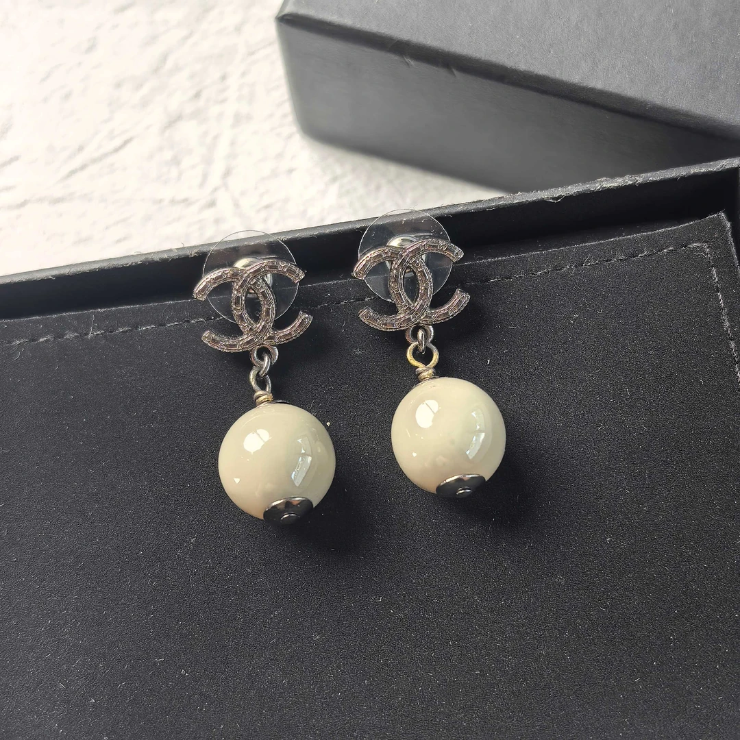 95新 Chanel/香奈儿 泡泡中古Chanel灰色球球吊坠耳钉