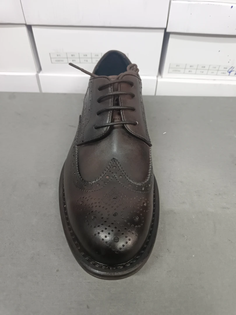广州水洗头层牛布洛克商务皮鞋