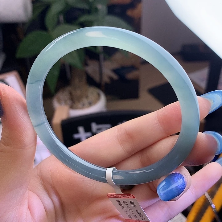 翡翠手镯未镶嵌59-60圈口