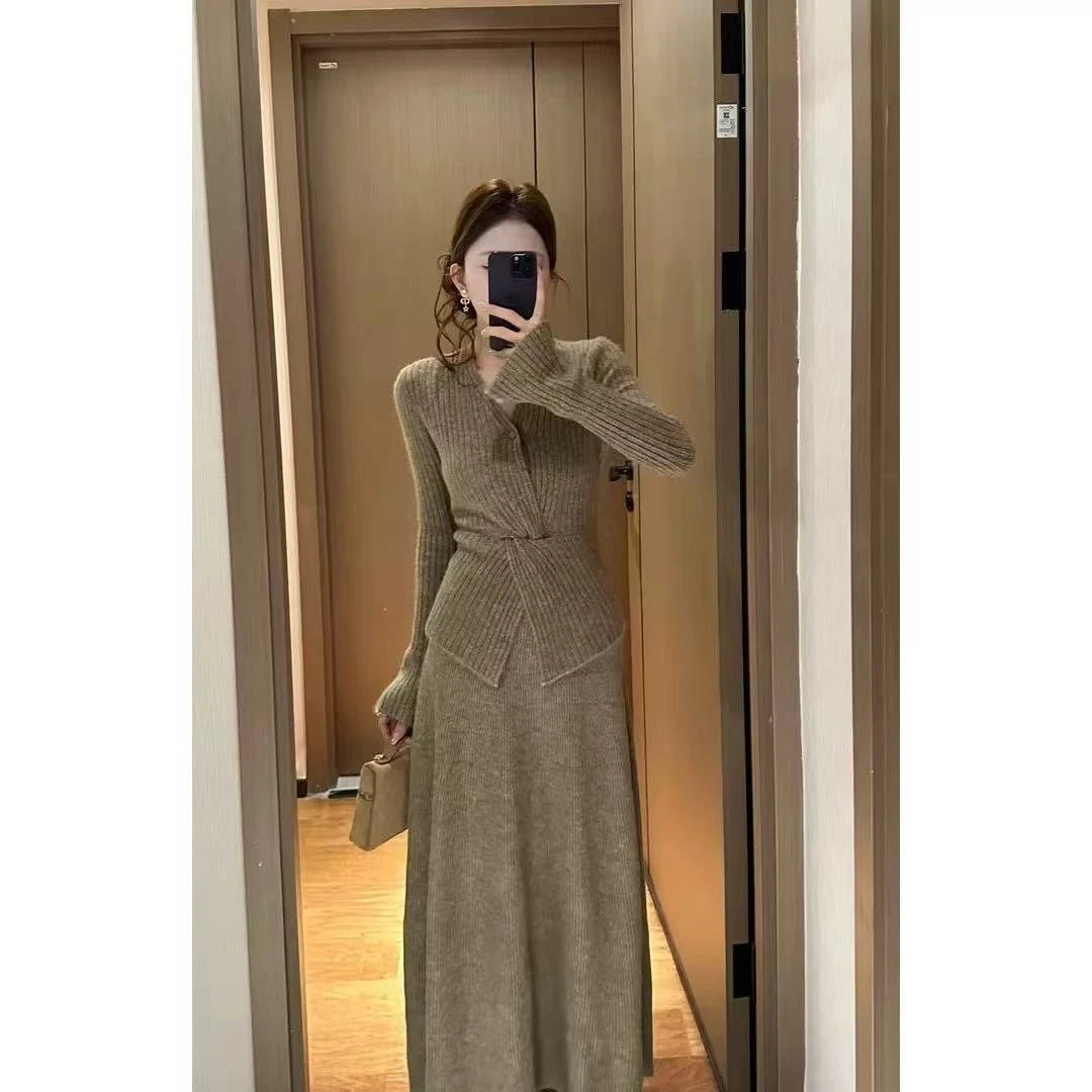 巨好看的秋冬一整套气质减龄高级感休闲针织上衣裙子两件套装女
