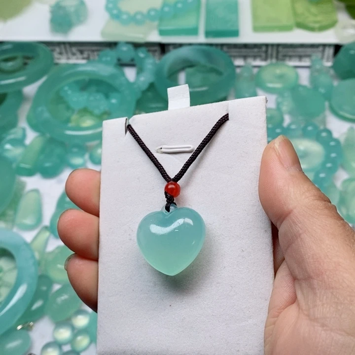 蛇纹石玉未镶嵌掉坠