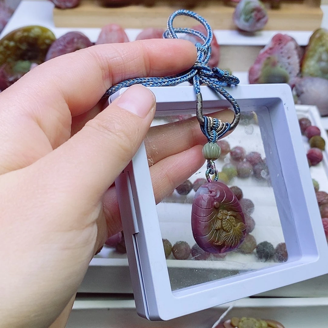 玛瑙/玉髓盐源玛瑙吊坠未镶嵌