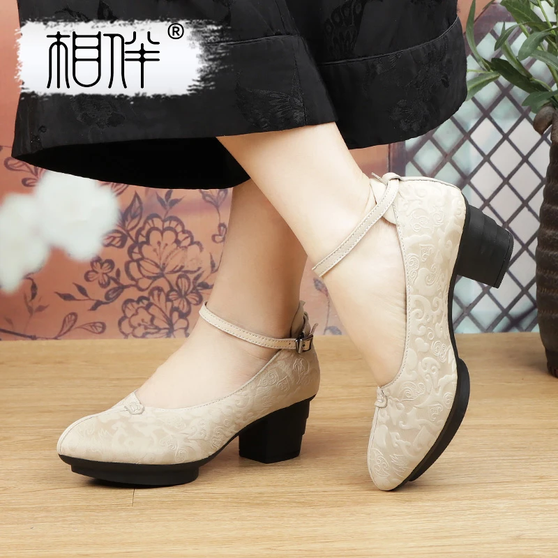 相伴【云锦天香】夏季中老年浅口高跟百搭妈妈鞋民族风单鞋52887
