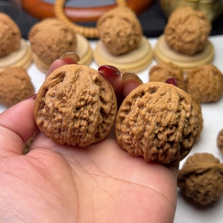 文玩核桃把件芳芳40虎头王