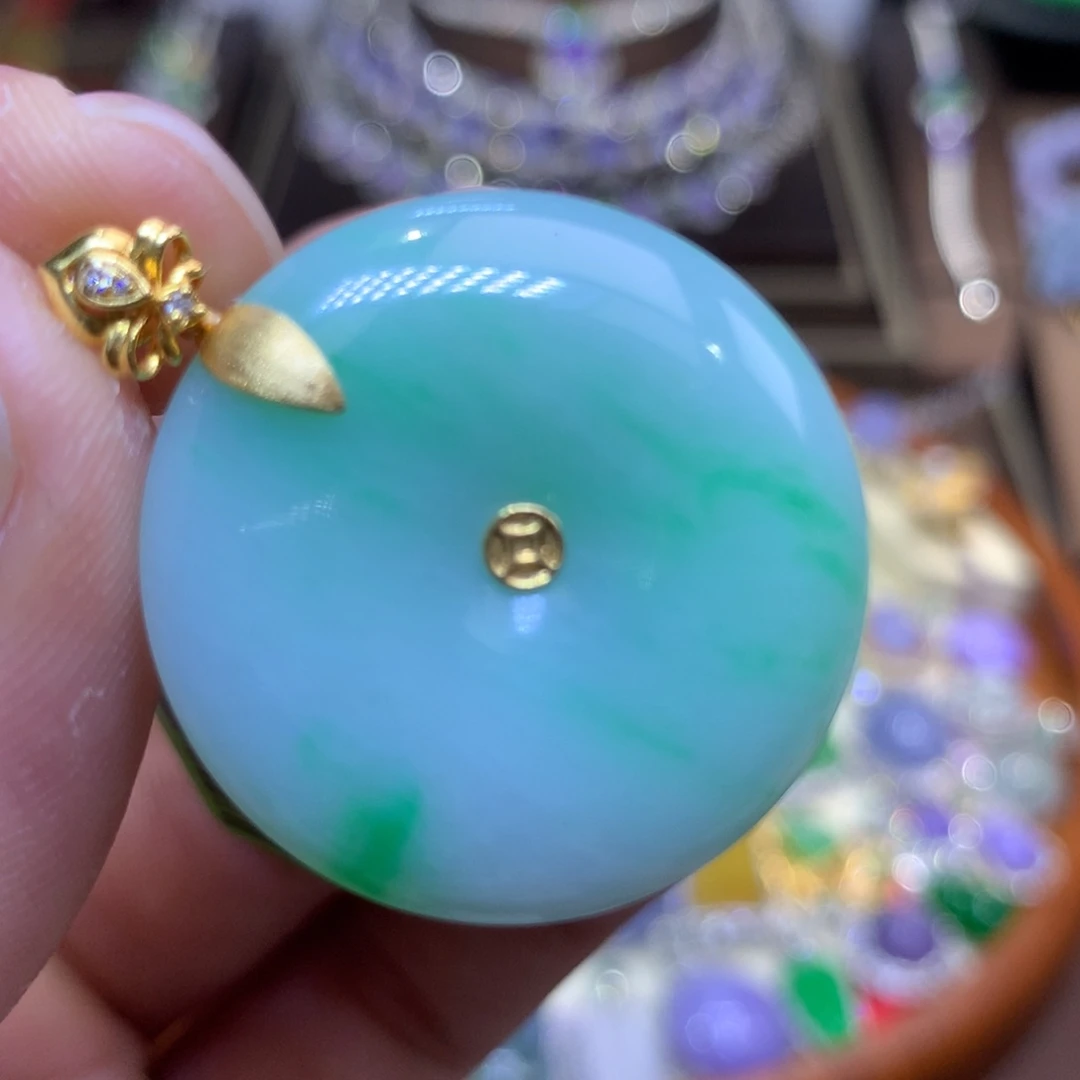 翡翠18K金镶嵌颈饰