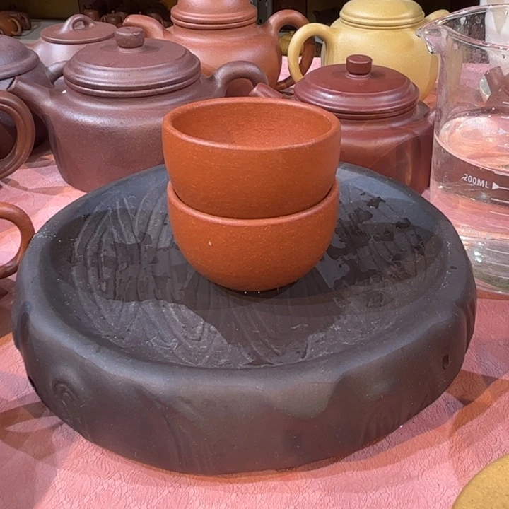 紫砂茶壶将破杯子两只