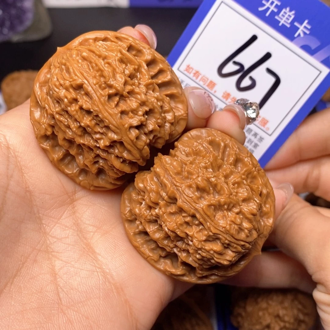 文玩核桃把件45南疆石 667