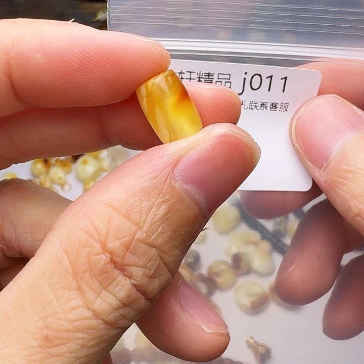 琥珀未镶嵌裸石琥珀
