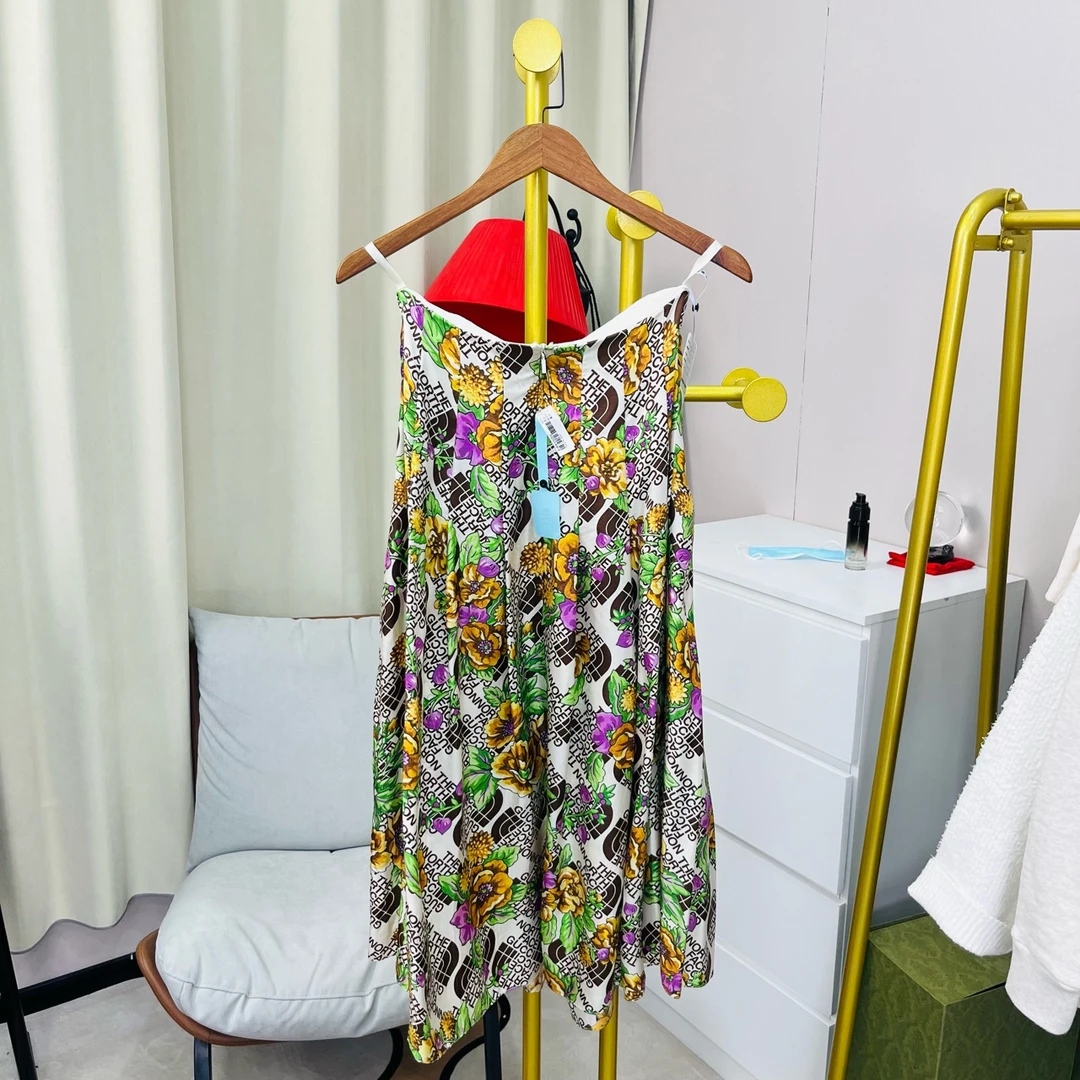 99新 GUCCI/古驰  花卉联名半裙 40码 (无领标)