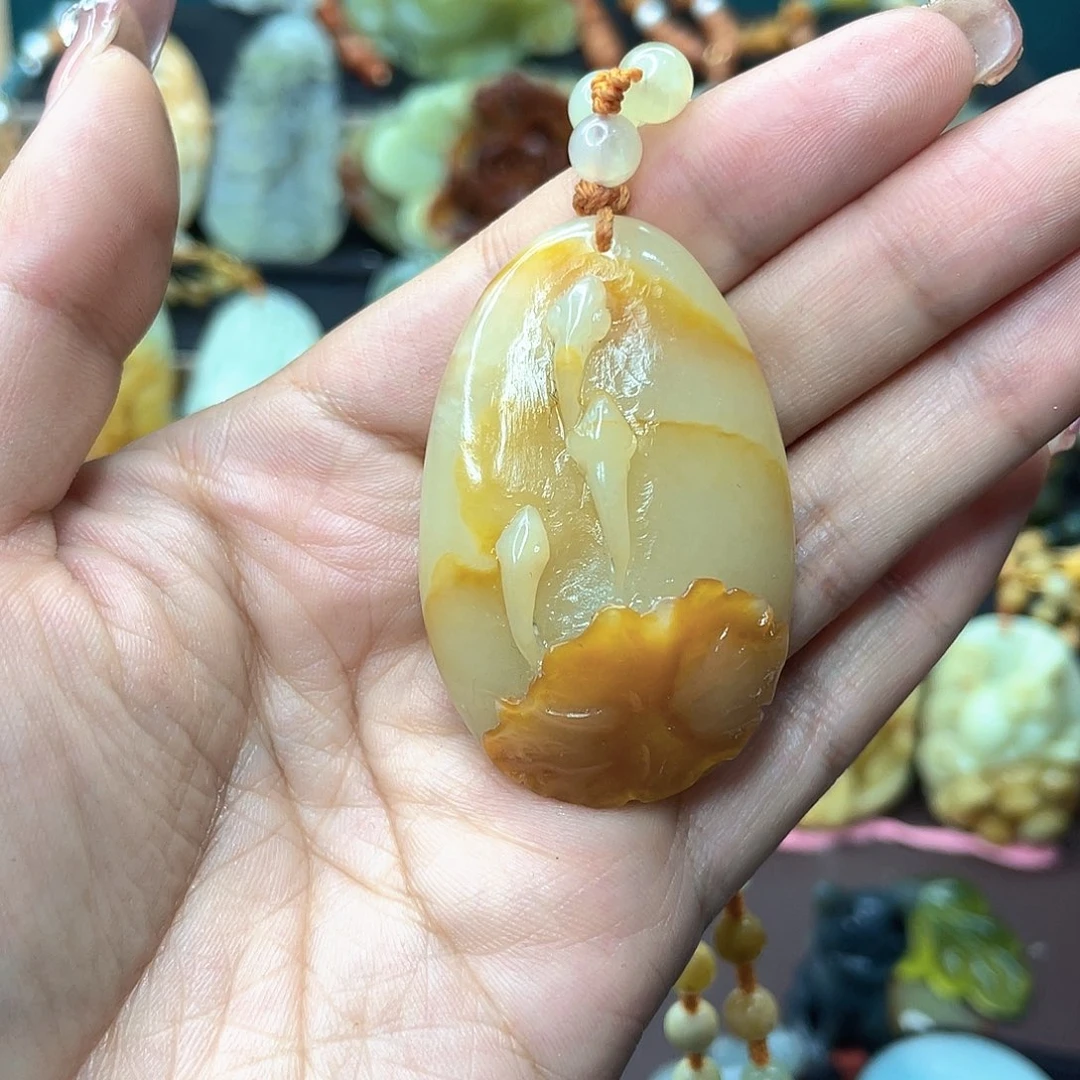 蛇纹石玉颈饰未镶嵌