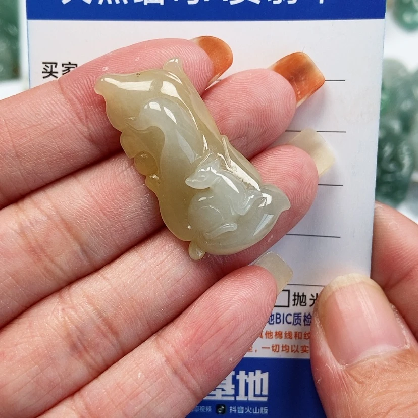 【闪购商品】翡翠颈饰未镶嵌九尾狐