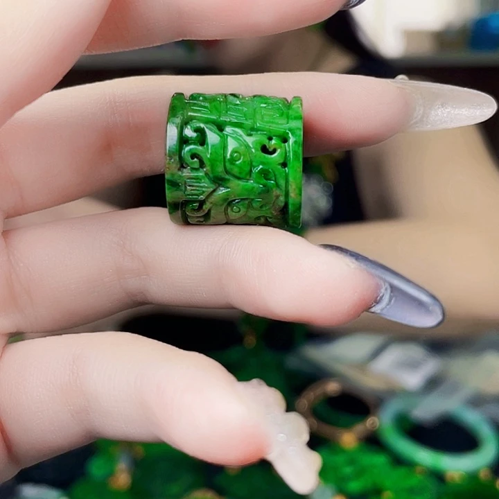 颈饰未镶嵌翡翠多样性