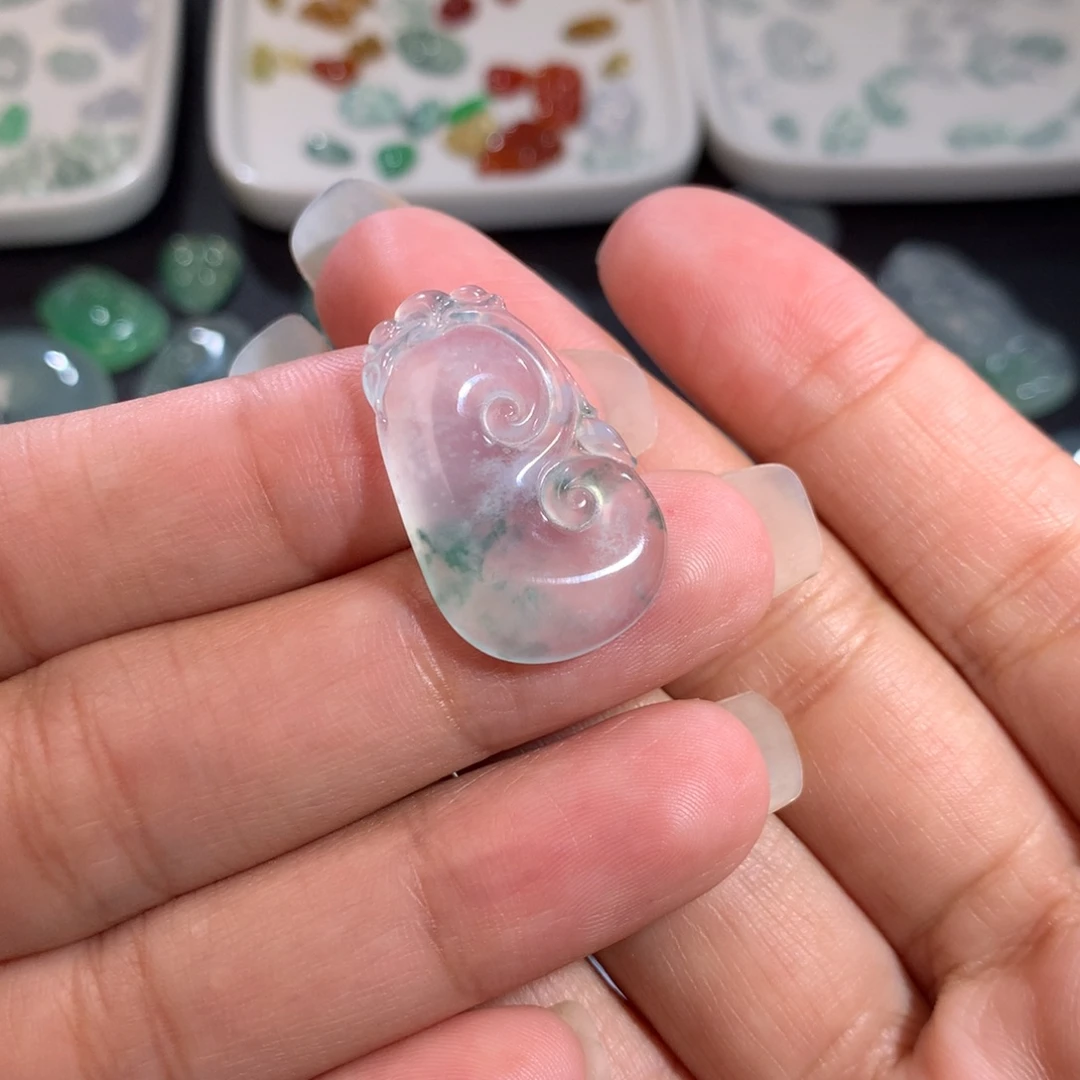 翡翠裸石未镶嵌飘花如意