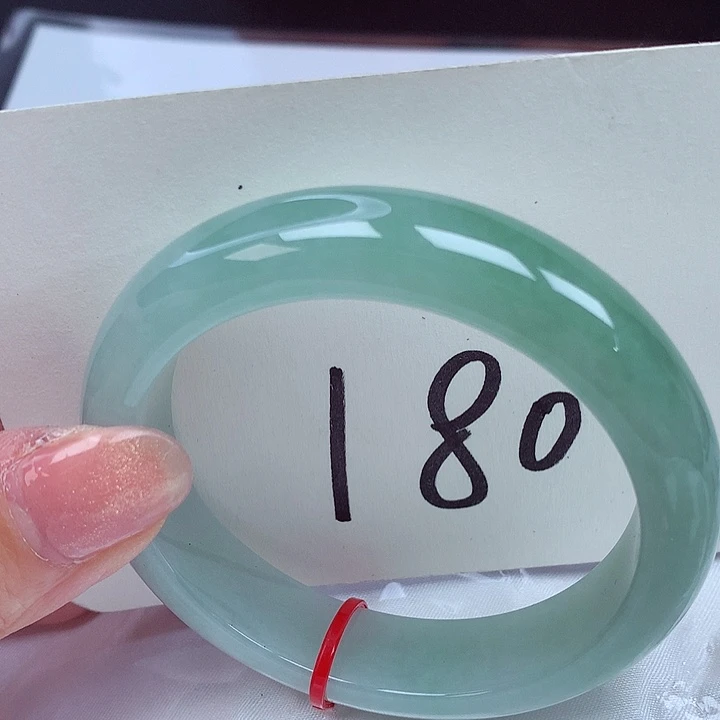 翡翠手镯未镶嵌翡翠