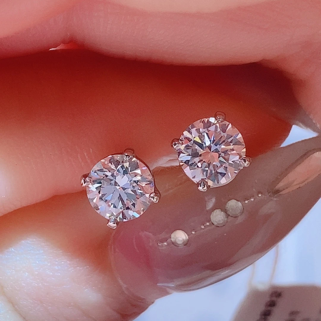 铂Pt950镶嵌合成钻石耳饰0.5+0.5ct 四爪耳钉