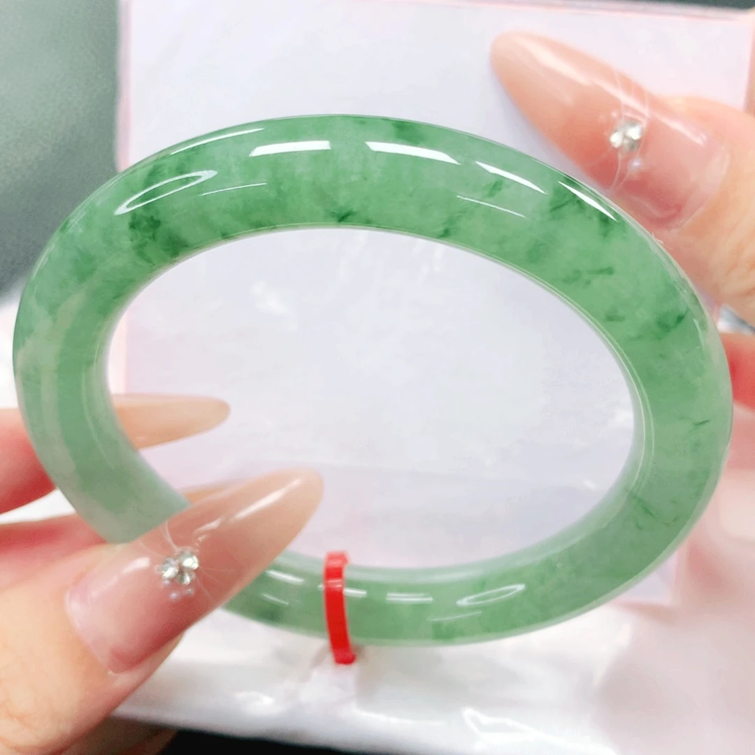 未镶嵌手镯翡翠55。