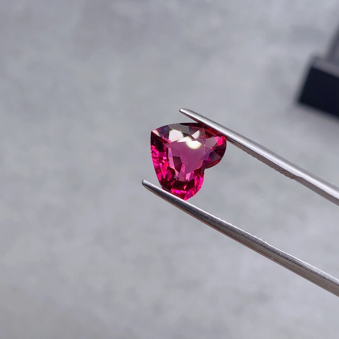 碧玺裸石未镶嵌3.45克拉卢比来心形