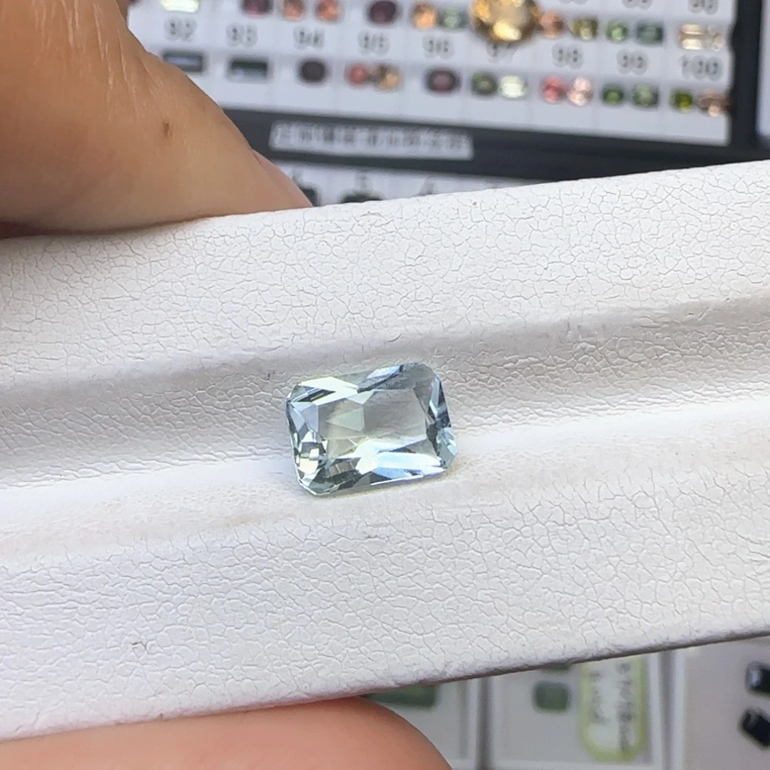 海蓝宝石裸石天然 2.11克拉