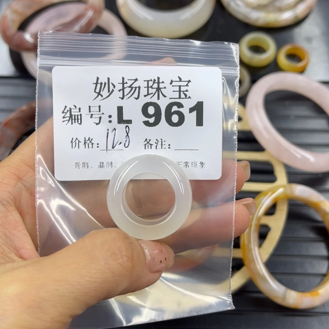 硅化珊瑚（珊瑚玉）a未镶嵌小*巴