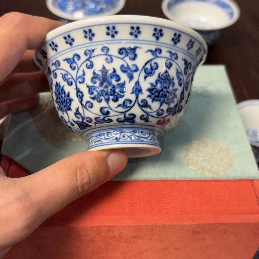 其他陶缠枝莲压手杯。