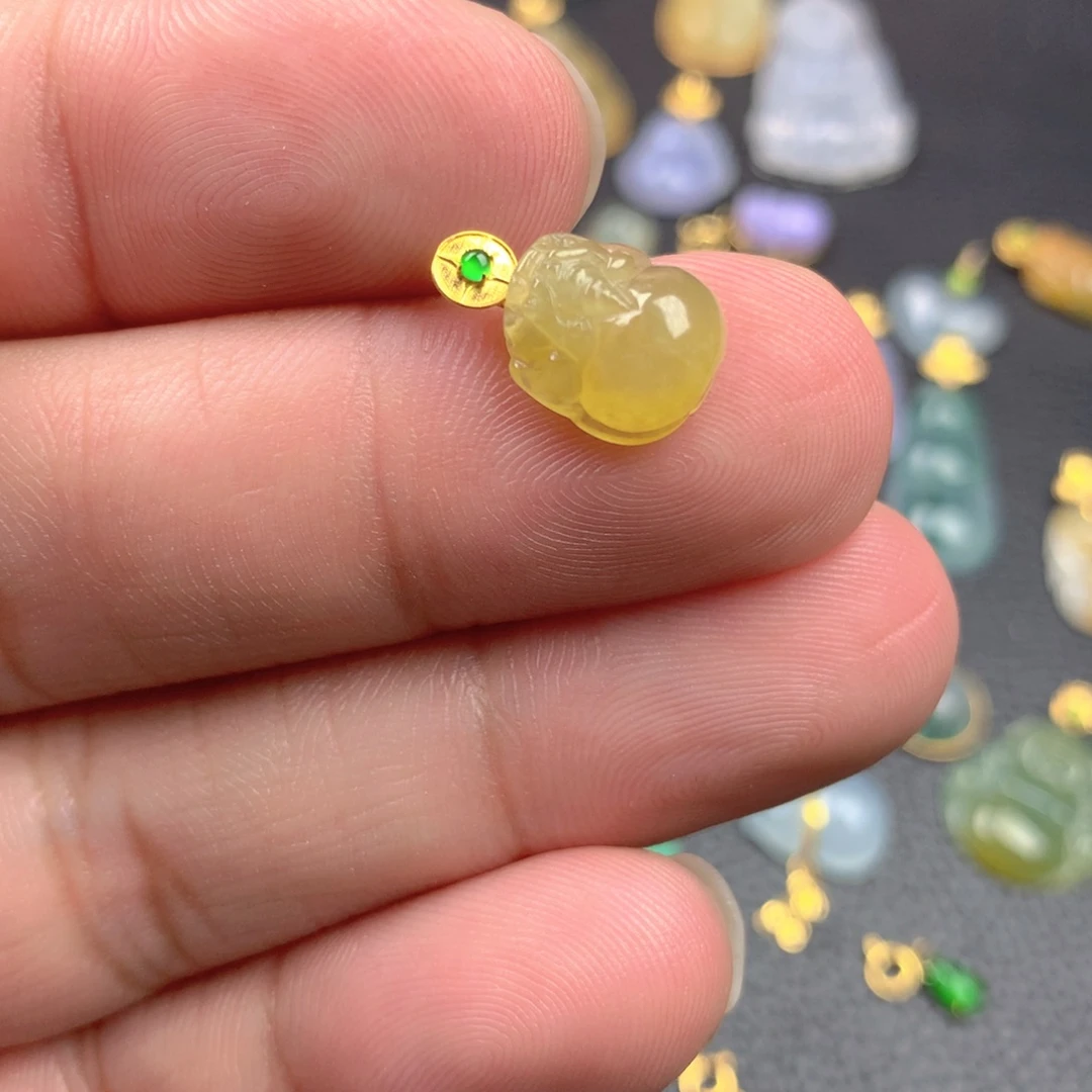 【闪购商品】颈饰18K金镶嵌翡翠小**?翡翠