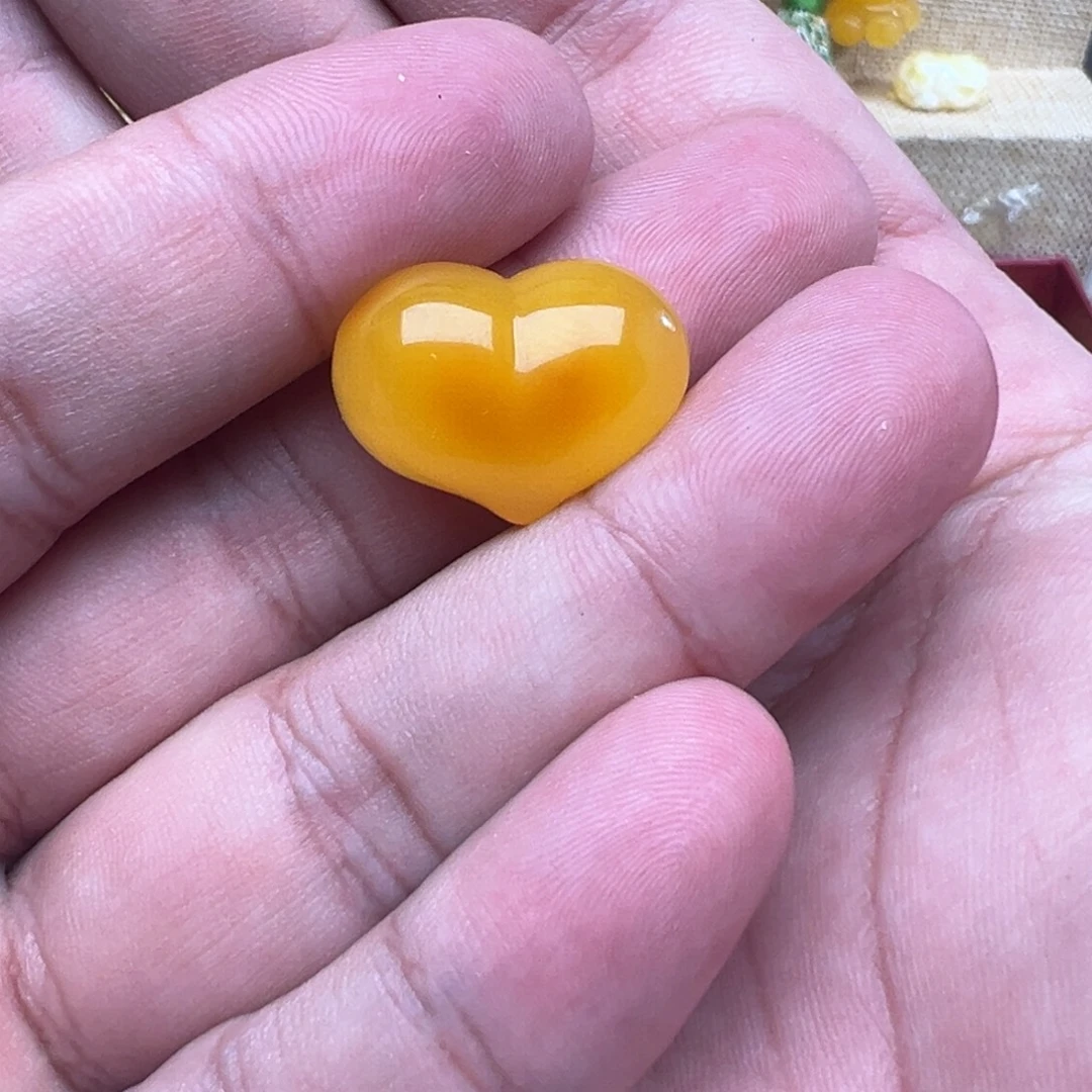 ****卓琥珀未镶嵌裸石屁桃