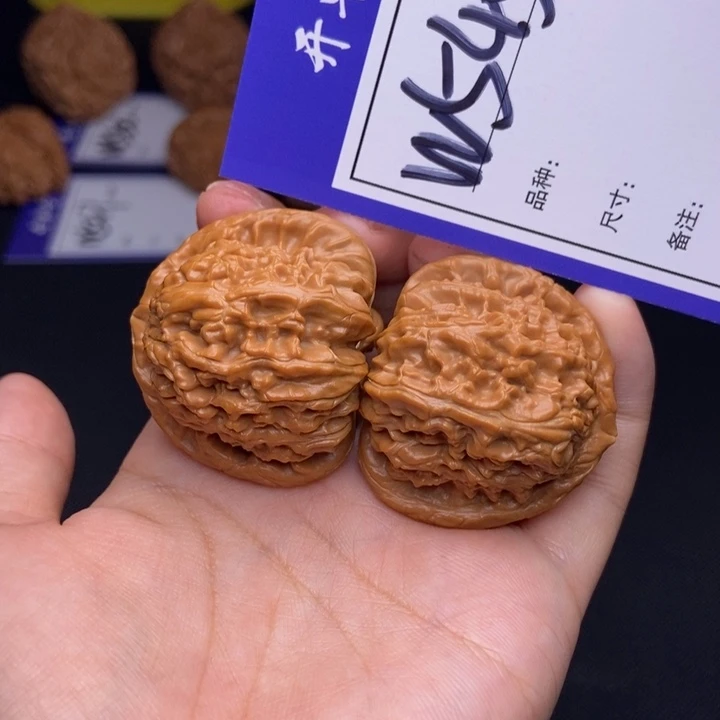 文玩核桃吊坠W545链接 全品白狮子38尺 000