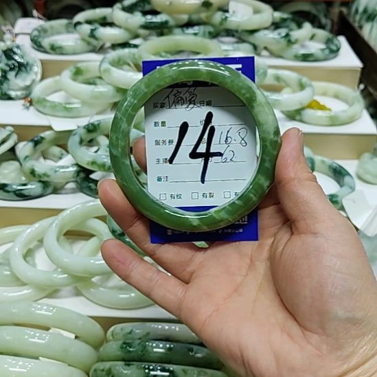 偏***爱透闪石-蛇纹石玉未镶嵌手镯