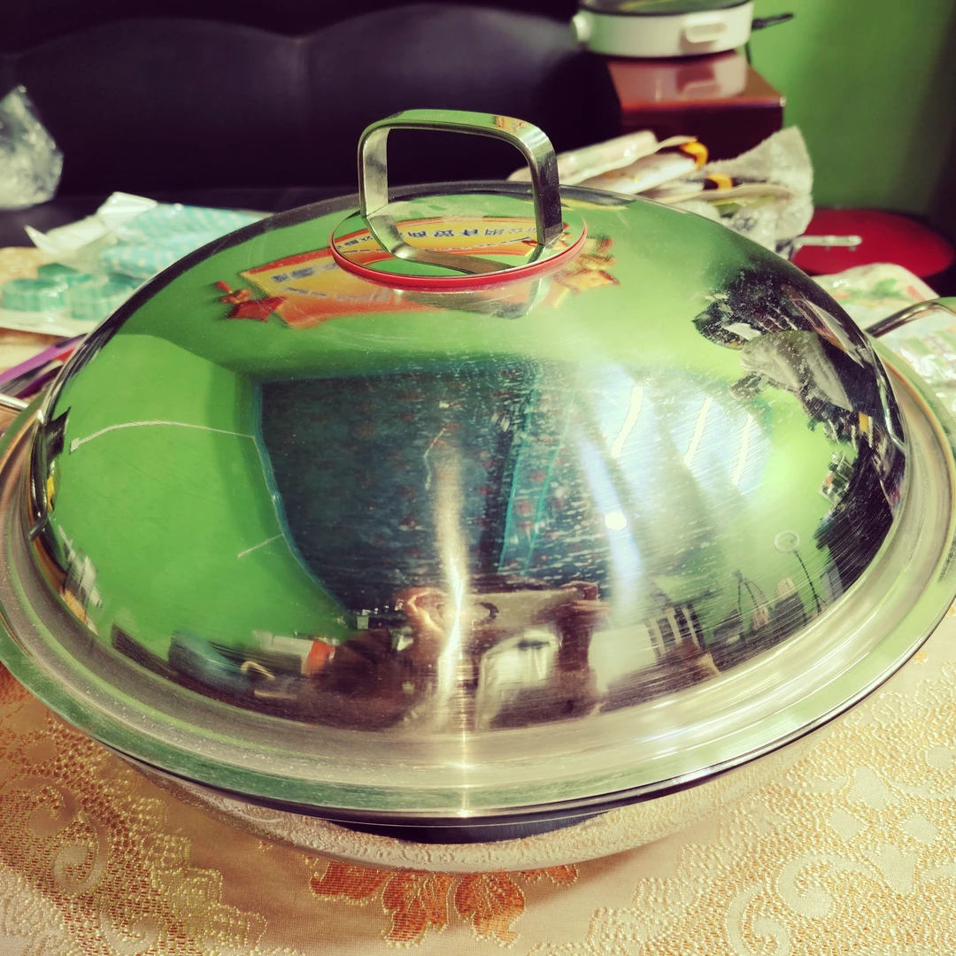 新疆包邮   高颜值大铁锅可做十个人的饭