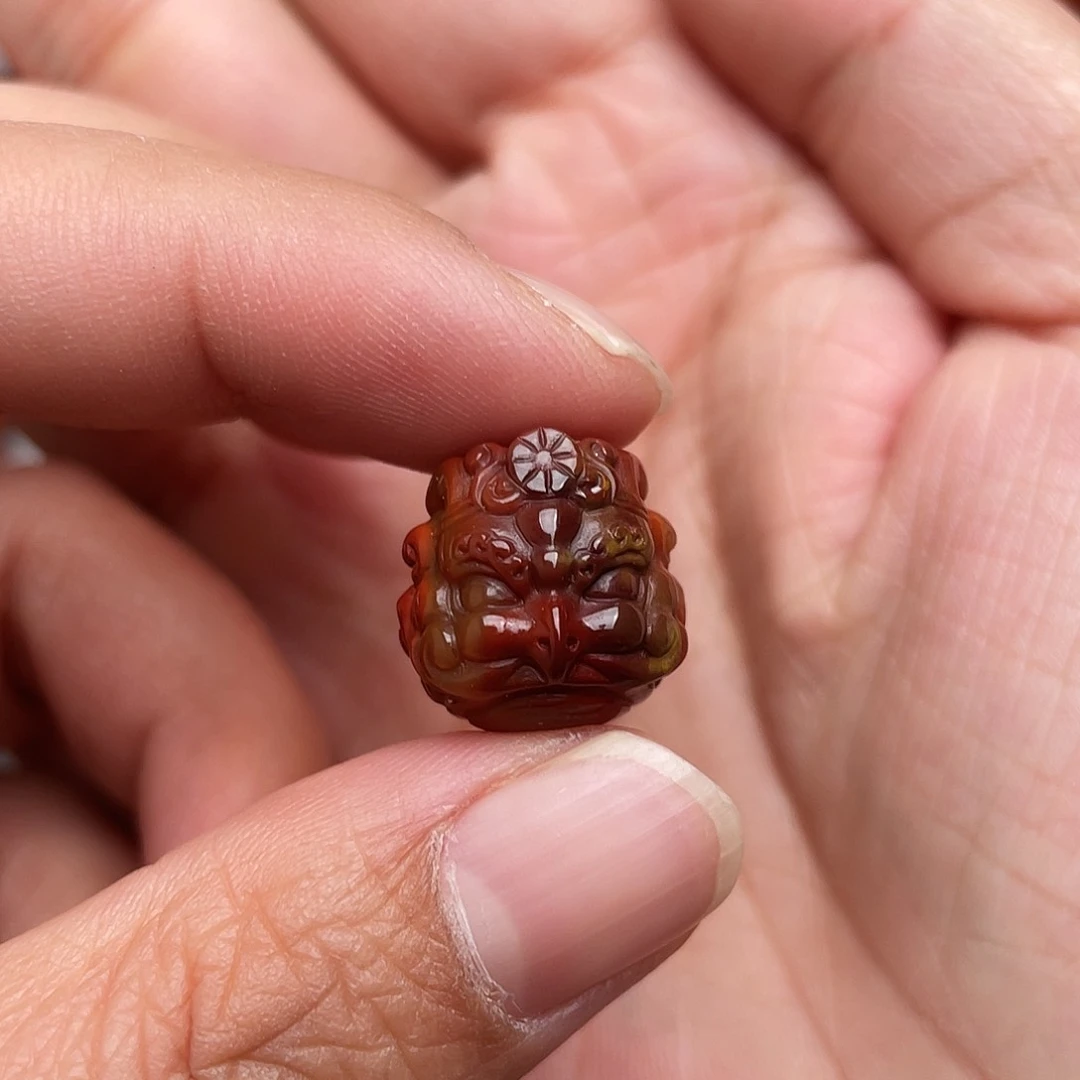 南红玛瑙吊坠未镶嵌