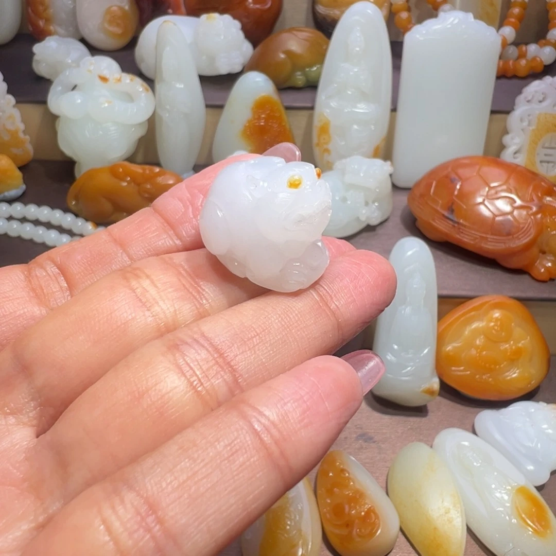和田玉颈饰未镶嵌彼****光